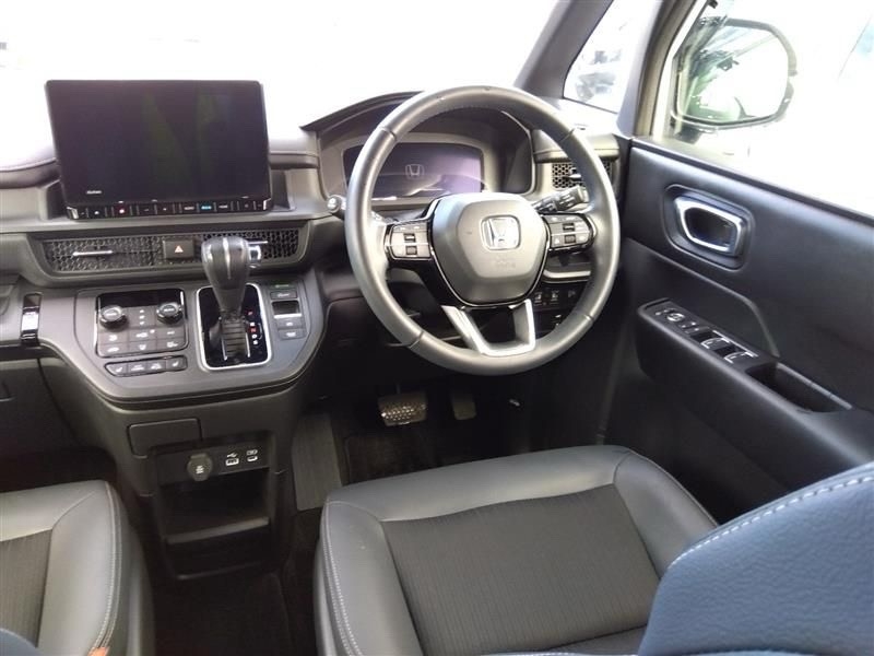 Передняя панель Honda Stepwgn Spada с мультимедиа