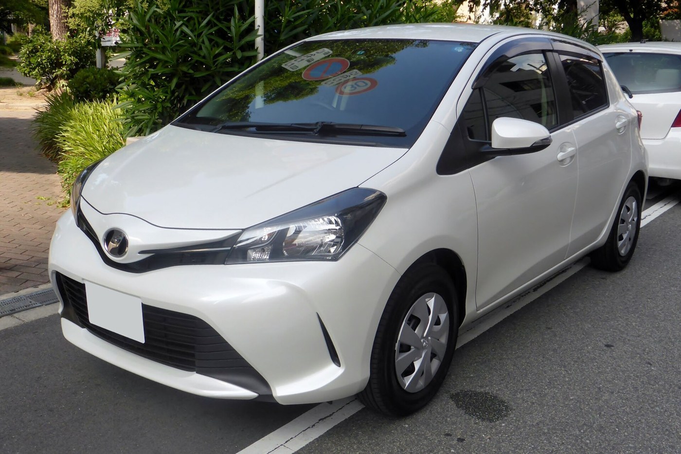 Toyota Vitz третьего поколения