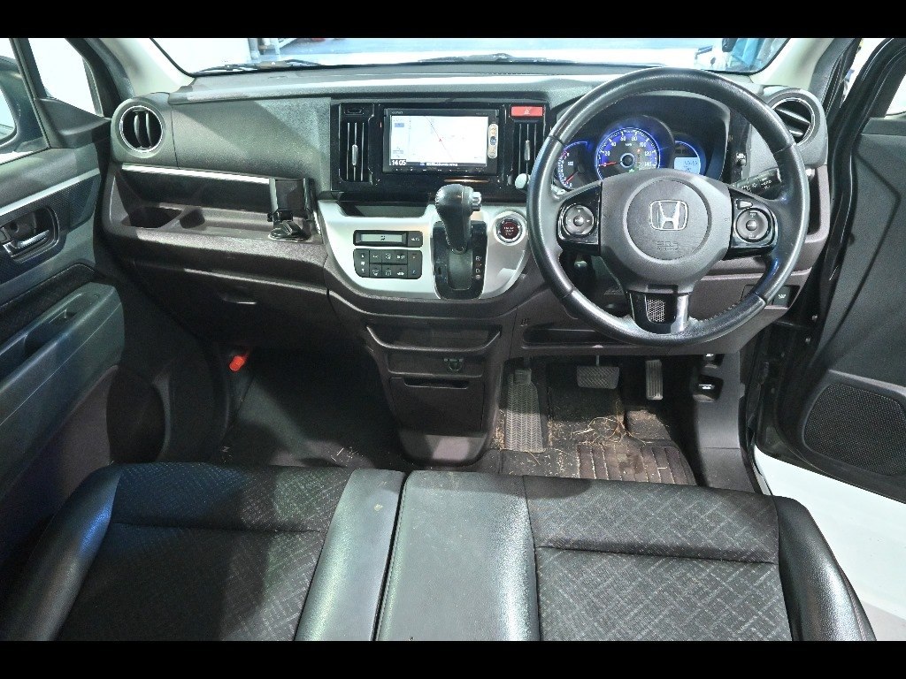 Honda N-WGN, вид сзади