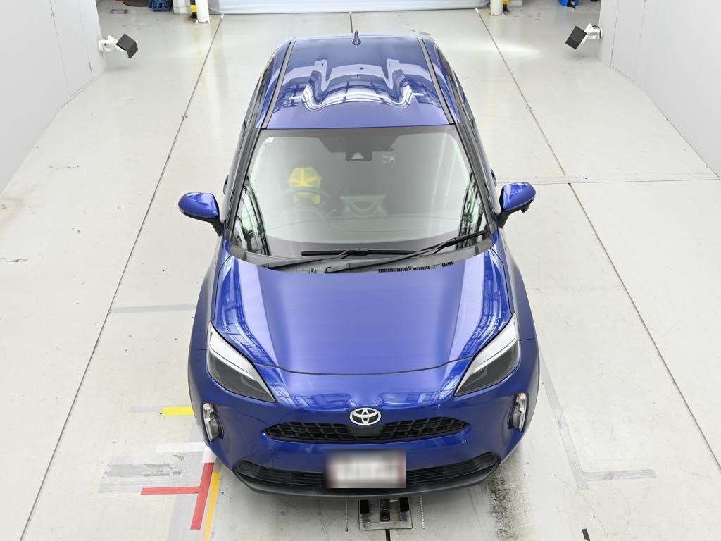 Салон Toyota Yaris XP210